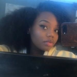 Meet your Posher, Anaya